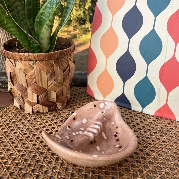 Brown Glazed Polka-Dot Mid Century Modern Ceramic Boomerang/Paisley Ashtray - Picture 3 of 11